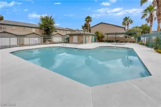 Photo #4: 2408343 Listing