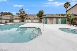 Photo #5: 2408343 Listing