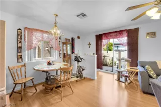 Photo #6: 2408343 Listing