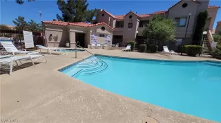 Photo #4: 2408351 Listing