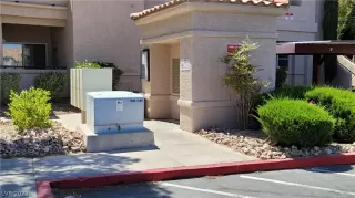 Photo #5: 2408351 Listing