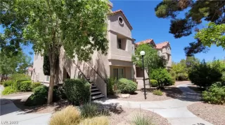 Photo #6: 2408351 Listing