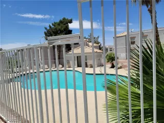 Photo #3: 2408385 Listing 