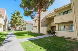 Photo #3: 2408393 Listing