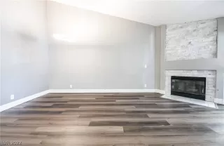 Photo #4: 2408393 Listing