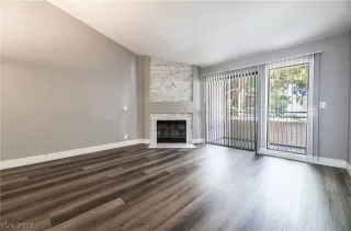 Photo #6: 2408393 Listing