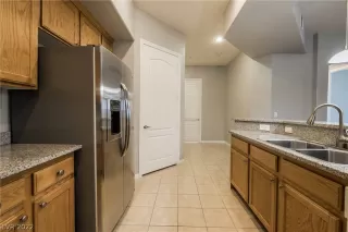 Photo #3: 2408394 Listing