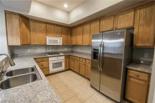 Photo #4: 2408394 Listing