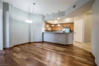 Photo #5: 2408394 Listing