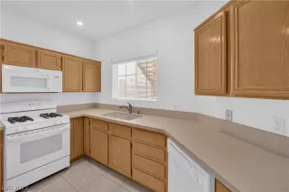 Photo #4: 2408408 Listing 