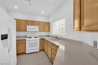 Photo #5: 2408408 Listing 