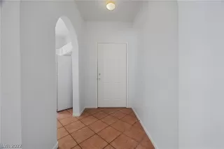 Photo #4: 2408410 Listing