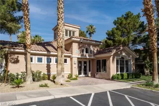 Photo #5: 2408437 Listing 