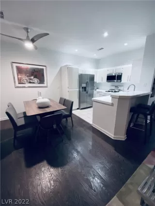 Photo #6: 2408437 Listing 