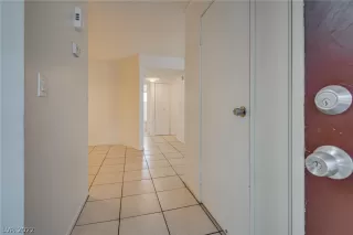 Photo #6: 2408439 Listing 