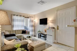 Photo #3: 2408470 Listing