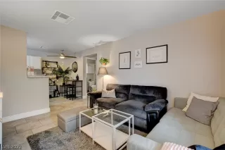 Photo #4: 2408470 Listing