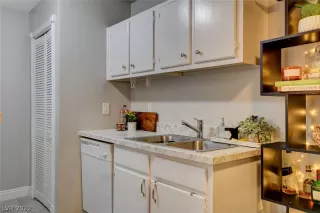 Photo #6: 2408470 Listing