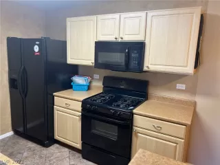 Photo #4: 2408531 Listing 