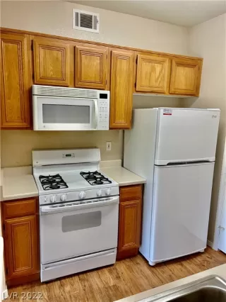 Photo #4: 2408558 Listing 