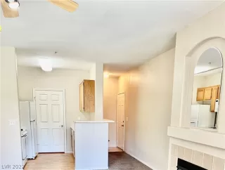 Photo #6: 2408558 Listing 