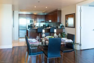 Photo #5: 2408566 Listing 