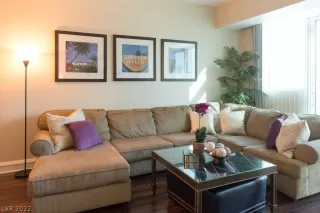 Photo #6: 2408566 Listing 