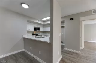 Photo #6: 2408571 Listing