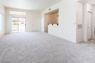 Photo #3: 2408572 Listing