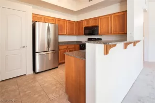 Photo #5: 2408572 Listing