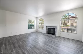 Photo #2: 2408586 Listing 