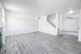 Photo #3: 2408586 Listing 