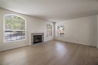 Photo #3: 2408589 Listing 