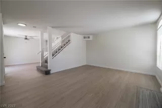 Photo #4: 2408589 Listing 