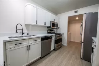 Photo #6: 2408589 Listing 