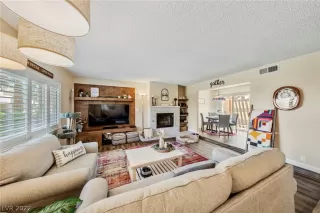 Photo #4: 2408590 Listing 