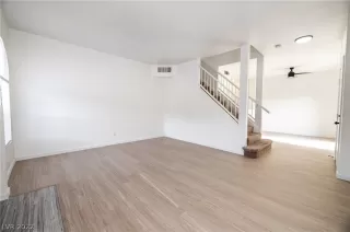 Photo #3: 2408598 Listing 