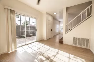 Photo #5: 2408598 Listing 