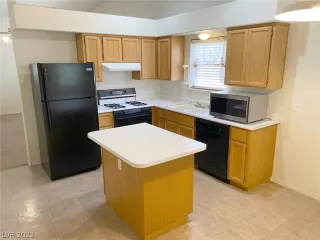 Photo #2: 2408607 Listing