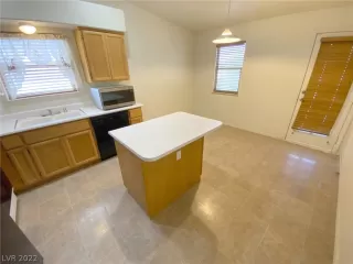 Photo #3: 2408607 Listing