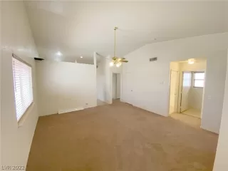 Photo #6: 2408607 Listing