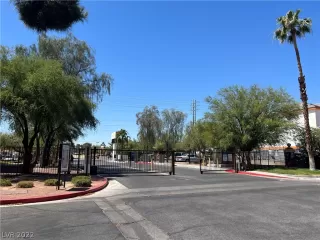 Photo #1: 2408632 Listing 