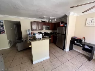 Photo #3: 2408632 Listing 