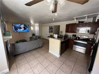 Photo #4: 2408632 Listing 