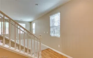 Photo #5: 2408644 Listing