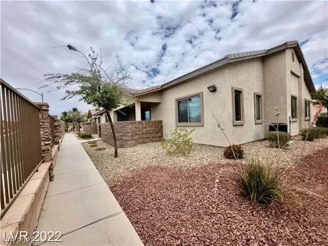 MLS: 2408659 Condo For Sale