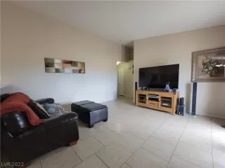 Photo #4: 2408659 Listing 