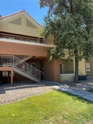 Photo #1: 2408698 Listing