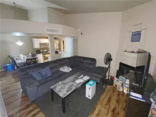 Photo #2: 2408698 Listing