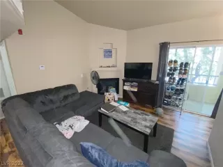 Photo #3: 2408698 Listing